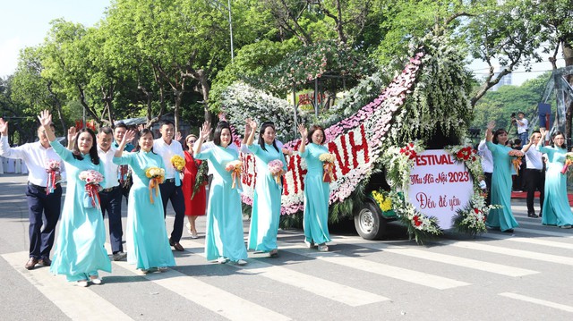 Mang sắc hoa Mê Linh đến với &quot;Carnaval Thu Hà Nội 2023&quot; - Ảnh 2.