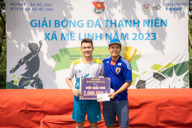 Sáng ngày 01/10, giải Bóng đá Thanh niên xã Mê Linh – năm 2023, chính thức bế mạc. Đội FC Liễu Trì xuất sắc giành ngôi vô địch giải đấu năm nay. - Ảnh 12.