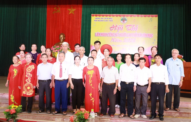 Hội thi Tiếng hát Người cao tuổi xã Liên Mạc năm 2023 - Ảnh 2. Hội thi Tiếng hát Người cao tuổi xã Liên Mạc năm 2023 - Ảnh 2.