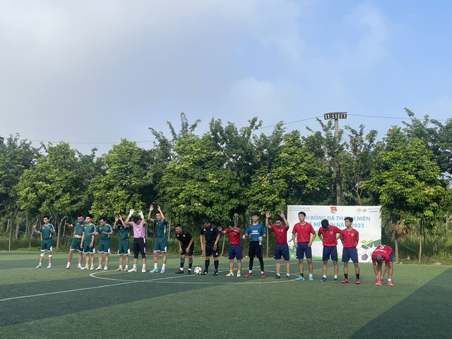 Sáng ngày 01/10, giải Bóng đá Thanh niên xã Mê Linh – năm 2023, chính thức bế mạc. Đội FC Liễu Trì xuất sắc giành ngôi vô địch giải đấu năm nay. - Ảnh 14.