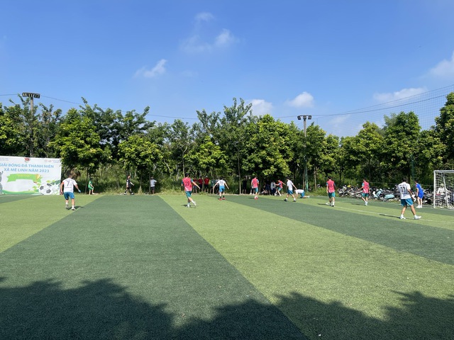Sáng ngày 01/10, giải Bóng đá Thanh niên xã Mê Linh – năm 2023, chính thức bế mạc. Đội FC Liễu Trì xuất sắc giành ngôi vô địch giải đấu năm nay. - Ảnh 3.