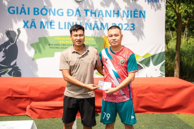 Sáng ngày 01/10, giải Bóng đá Thanh niên xã Mê Linh – năm 2023, chính thức bế mạc. Đội FC Liễu Trì xuất sắc giành ngôi vô địch giải đấu năm nay. - Ảnh 10.