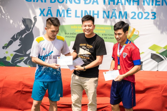 Sáng ngày 01/10, giải Bóng đá Thanh niên xã Mê Linh – năm 2023, chính thức bế mạc. Đội FC Liễu Trì xuất sắc giành ngôi vô địch giải đấu năm nay. - Ảnh 11.