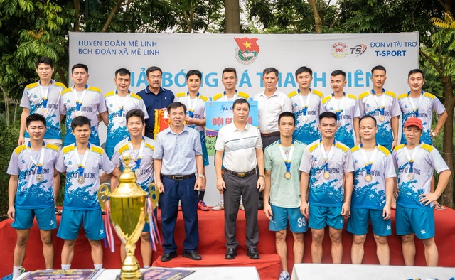 Sáng ngày 01/10, giải Bóng đá Thanh niên xã Mê Linh – năm 2023, chính thức bế mạc. Đội FC Liễu Trì xuất sắc giành ngôi vô địch giải đấu năm nay. - Ảnh 5.