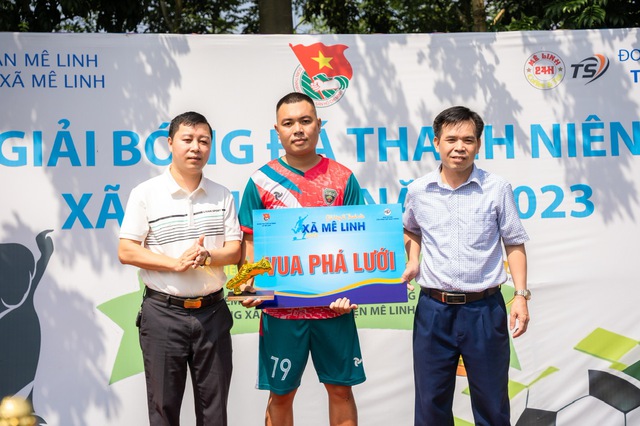 Sáng ngày 01/10, giải Bóng đá Thanh niên xã Mê Linh – năm 2023, chính thức bế mạc. Đội FC Liễu Trì xuất sắc giành ngôi vô địch giải đấu năm nay. - Ảnh 9.