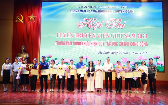 Ấn tượng Hội thi tuyên truyền viên giỏi trong vận động thực hiện Quy tắc ứng xử nơi công cộng trên địa bàn huyện Mê Linh năm 2023 - Ảnh 4. Ấn tượng Hội thi tuyên truyền viên giỏi trong vận động thực hiện Quy tắc ứng xử nơi công cộng trên địa bàn huyện Mê Linh năm 2023 - Ảnh 4.