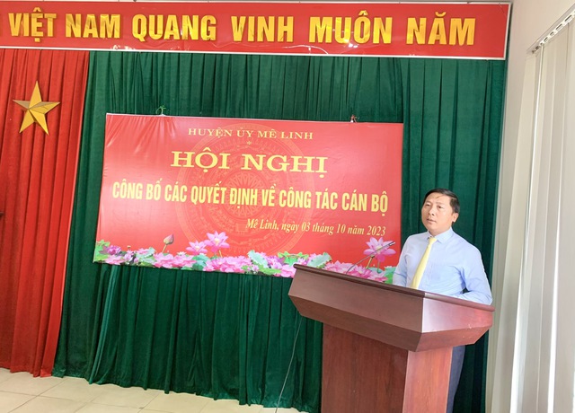 Đồng chí Bí thư Huyện ủy Nguyễn Thanh Liêm chủ trì công bố Quyết định điều động Phó Bí thư Đảng ủy thị trấn Quang Minh và thị trấn Chi Đông - Ảnh 2.