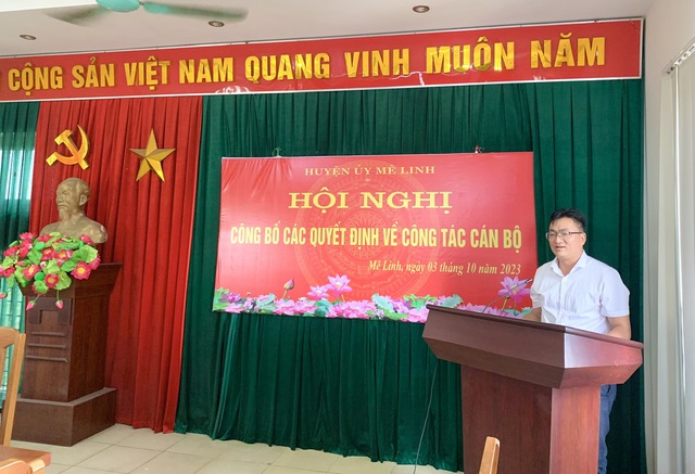 Đồng chí Bí thư Huyện ủy Nguyễn Thanh Liêm chủ trì công bố Quyết định điều động Phó Bí thư Đảng ủy thị trấn Quang Minh và thị trấn Chi Đông - Ảnh 4.