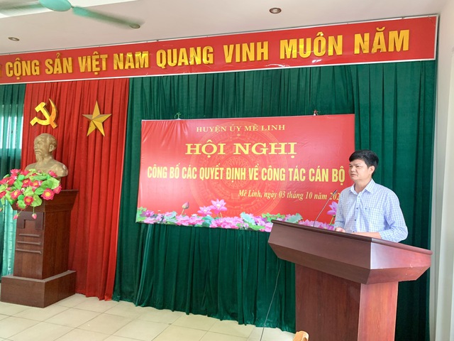 Đồng chí Bí thư Huyện ủy Nguyễn Thanh Liêm chủ trì công bố Quyết định điều động Phó Bí thư Đảng ủy thị trấn Quang Minh và thị trấn Chi Đông - Ảnh 3.