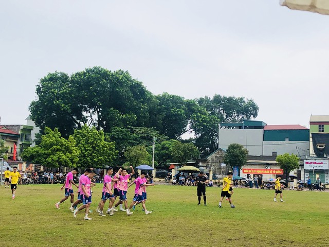 4 đội lọt vào Bán kết giải Bóng đá tranh cúp Hai Bà Trưng huyện Mê Linh năm 2023 - Ảnh 3. 4 đội lọt vào Bán kết giải Bóng đá tranh cúp Hai Bà Trưng huyện Mê Linh năm 2023 - Ảnh 3.