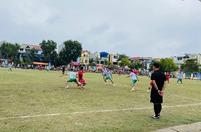 4 đội lọt vào Bán kết giải Bóng đá tranh cúp Hai Bà Trưng huyện Mê Linh năm 2023 - Ảnh 2. 4 đội lọt vào Bán kết giải Bóng đá tranh cúp Hai Bà Trưng huyện Mê Linh năm 2023 - Ảnh 2.