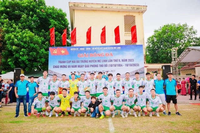 Trận Chung kết không khoan nhượng và cống hiến của đội bóng xã Thanh Lâm và đội bóng thị trấn Chi Đông - Ảnh 3. Trận Chung kết không khoan nhượng và cống hiến của đội bóng xã Thanh Lâm và đội bóng thị trấn Chi Đông - Ảnh 3.