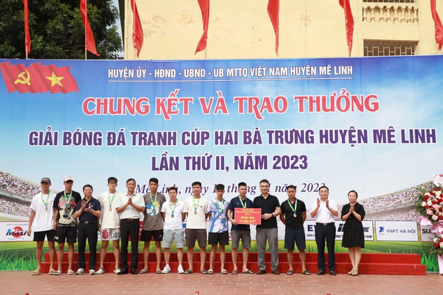 Đội FC Chi Đông vô địch giải Bóng đá tranh cúp Hai Bà Trưng huyện Mê Linh năm 2023- Ảnh 7. Đội FC Chi Đông vô địch giải Bóng đá tranh cúp Hai Bà Trưng huyện Mê Linh năm 2023- Ảnh 7.