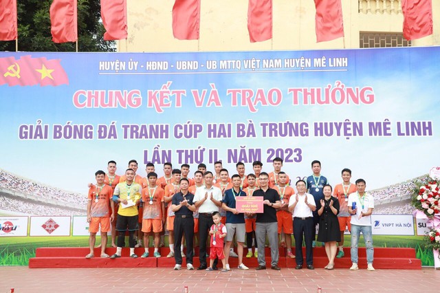 Đội FC Chi Đông vô địch giải Bóng đá tranh cúp Hai Bà Trưng huyện Mê Linh năm 2023- Ảnh 5. Đội FC Chi Đông vô địch giải Bóng đá tranh cúp Hai Bà Trưng huyện Mê Linh năm 2023- Ảnh 5.