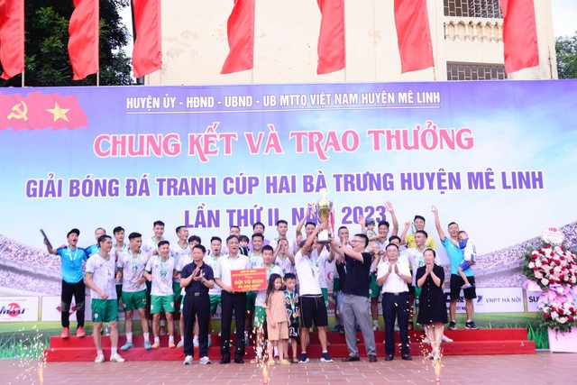 Đội FC Chi Đông vô địch giải Bóng đá tranh cúp Hai Bà Trưng huyện Mê Linh năm 2023- Ảnh 4. Đội FC Chi Đông vô địch giải Bóng đá tranh cúp Hai Bà Trưng huyện Mê Linh năm 2023- Ảnh 4.