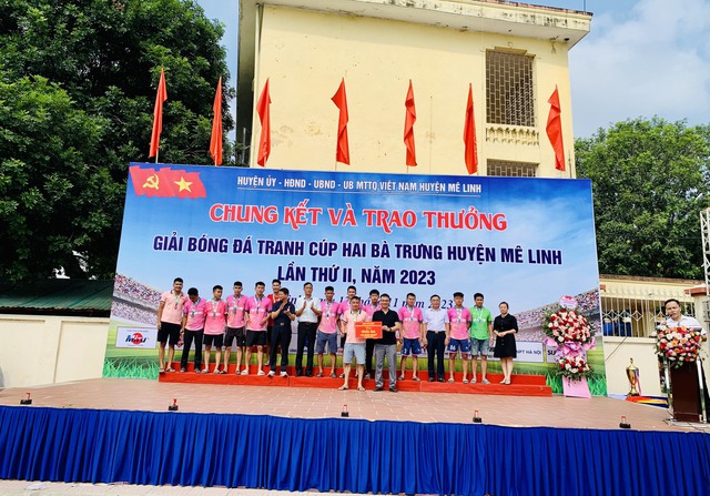 Đội FC Chi Đông xuất sắc giành ngôi vô địch Giải bóng đá tranh cúp Hai Bà Trưng huyện Mê Linh năm 2023- Ảnh 2. Đội FC Chi Đông xuất sắc giành ngôi vô địch Giải bóng đá tranh cúp Hai Bà Trưng huyện Mê Linh năm 2023- Ảnh 2.