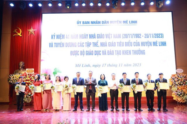 Huyện Mê Linh kỷ niệm 41 năm ngày Nhà giáo Việt Nam và tuyên dương các tập thể, nhà giáo tiêu biểu- Ảnh 4. Huyện Mê Linh kỷ niệm 41 năm ngày Nhà giáo Việt Nam và tuyên dương các tập thể, nhà giáo tiêu biểu- Ảnh 4.