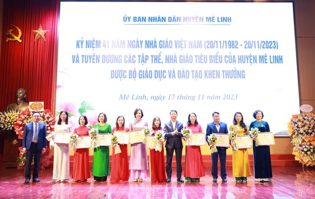 Huyện Mê Linh kỷ niệm 41 năm ngày Nhà giáo Việt Nam và tuyên dương các tập thể, nhà giáo tiêu biểu- Ảnh 5. Huyện Mê Linh kỷ niệm 41 năm ngày Nhà giáo Việt Nam và tuyên dương các tập thể, nhà giáo tiêu biểu- Ảnh 5.