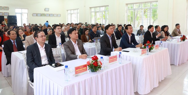 Phó trưởng Ban Thường trực Ban Nội chính Trung ương Võ Văn Dũng chung vui Ngày hội đại đoàn kết tại xã Vạn Yên- Ảnh 1. Phó trưởng Ban Thường trực Ban Nội chính Trung ương Võ Văn Dũng chung vui Ngày hội đại đoàn kết tại xã Vạn Yên- Ảnh 1.