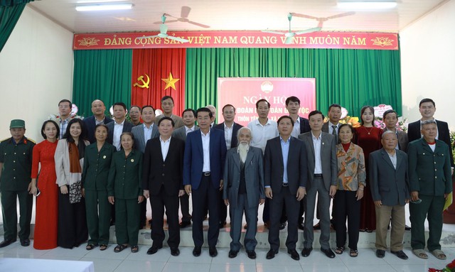 Phó trưởng Ban Thường trực Ban Nội chính Trung ương Võ Văn Dũng chung vui Ngày hội đại đoàn kết tại xã Vạn Yên- Ảnh 6. Phó trưởng Ban Thường trực Ban Nội chính Trung ương Võ Văn Dũng chung vui Ngày hội đại đoàn kết tại xã Vạn Yên- Ảnh 6.