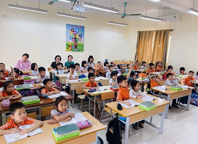 Hành trình thắp sáng tri thức ở ngôi trường được tặng Huân chương lao động hạng Ba- Ảnh 1. Hành trình thắp sáng tri thức ở ngôi trường được tặng Huân chương lao động hạng Ba- Ảnh 1.