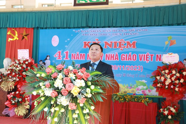 Đồng chí Bí thư Huyện ủy chúc mừng Trường THCS Tiến Thắng nhân kỷ niệm 41 năm ngày Nhà giáo Việt Nam- Ảnh 2. Đồng chí Bí thư Huyện ủy chúc mừng Trường THCS Tiến Thắng nhân kỷ niệm 41 năm ngày Nhà giáo Việt Nam- Ảnh 2.