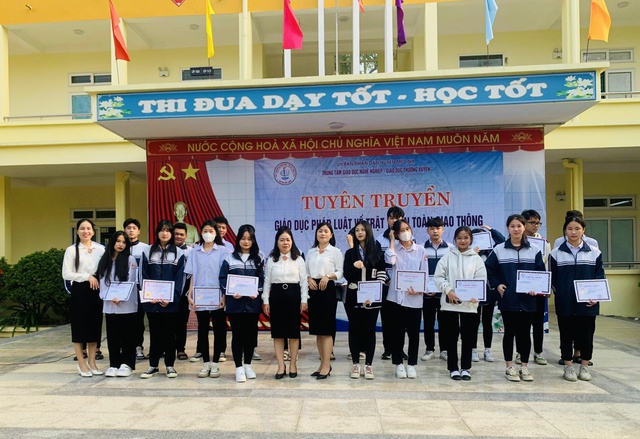 Tăng cường tuyên truyền giáo dục pháp luật về trật tự an toàn giao thông cho học sinh- Ảnh 3. Tăng cường tuyên truyền giáo dục pháp luật về trật tự an toàn giao thông cho học sinh- Ảnh 3.