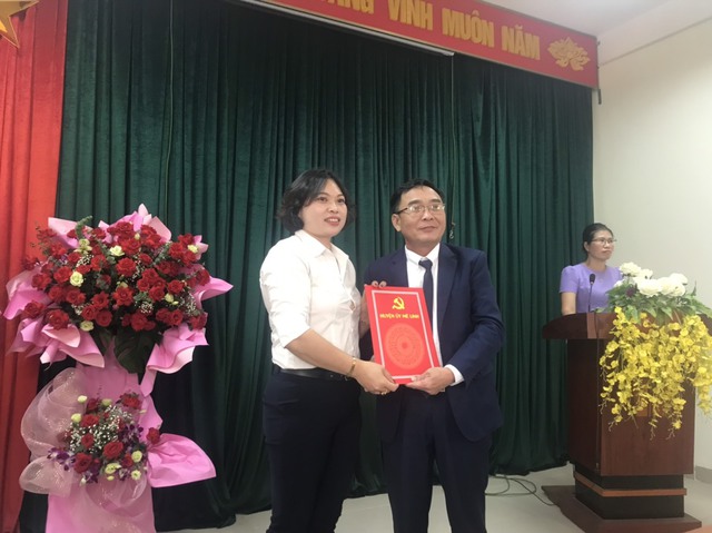 Huyện ủy Mê Linh công bố và trao Quyết định chuẩn y chức danh Phó Bí thư, chủ nhiệm Uỷ ban Kiểm tra Đảng ủy xã Tiến Thịnh nhiệm kỳ 2020 – 2025- Ảnh 1.