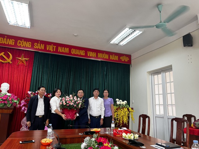Huyện ủy Mê Linh công bố và trao Quyết định chuẩn y chức danh Phó Bí thư, chủ nhiệm Uỷ ban Kiểm tra Đảng ủy xã Tiến Thịnh nhiệm kỳ 2020 – 2025- Ảnh 2.