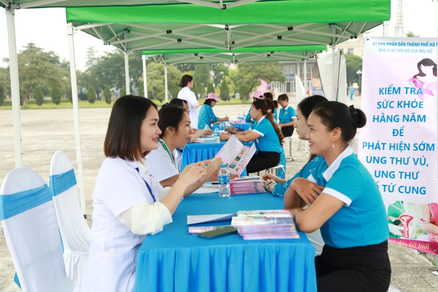 Tư vấn tầm soát, phát hiện sớm ung thư vú, ung thư cổ tử cung tại huyện Mê Linh - Ảnh 4. Tư vấn tầm soát, phát hiện sớm ung thư vú, ung thư cổ tử cung tại huyện Mê Linh - Ảnh 4.