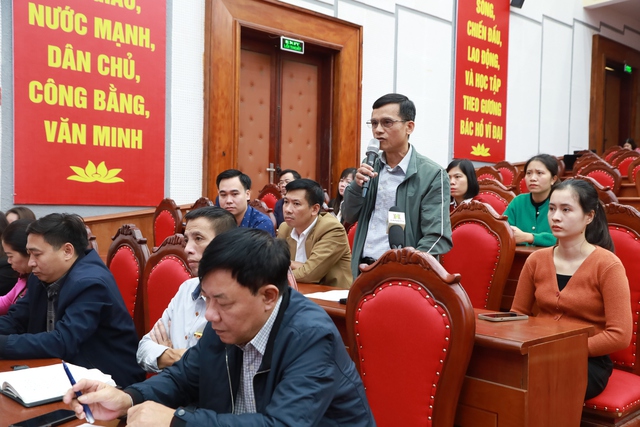 Chủ tịch UBND Thành phố Trần Sỹ Thanh tiếp xúc cử tri huyện Mê Linh- Ảnh 3. Chủ tịch UBND Thành phố Trần Sỹ Thanh tiếp xúc cử tri huyện Mê Linh- Ảnh 3.