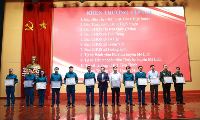 Lực lượng vũ trang huyện Mê Linh: Giữ vững và phát huy phẩm chất "Bộ đội Cụ Hồ"- Ảnh 2. Lực lượng vũ trang huyện Mê Linh: Giữ vững và phát huy phẩm chất "Bộ đội Cụ Hồ"- Ảnh 2.