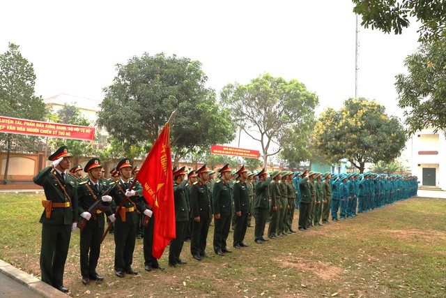 Lực lượng vũ trang huyện Mê Linh: Giữ vững và phát huy phẩm chất "Bộ đội Cụ Hồ"- Ảnh 1. Lực lượng vũ trang huyện Mê Linh: Giữ vững và phát huy phẩm chất "Bộ đội Cụ Hồ"- Ảnh 1.