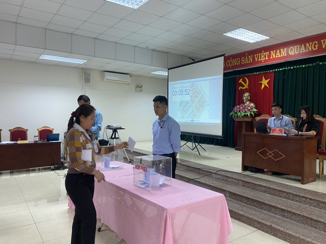 Mê Linh đấu giá thành công 4 thửa đất thu về ngân sách gần 10 tỷ đồng- Ảnh 1. Mê Linh đấu giá thành công 4 thửa đất thu về ngân sách gần 10 tỷ đồng- Ảnh 1.