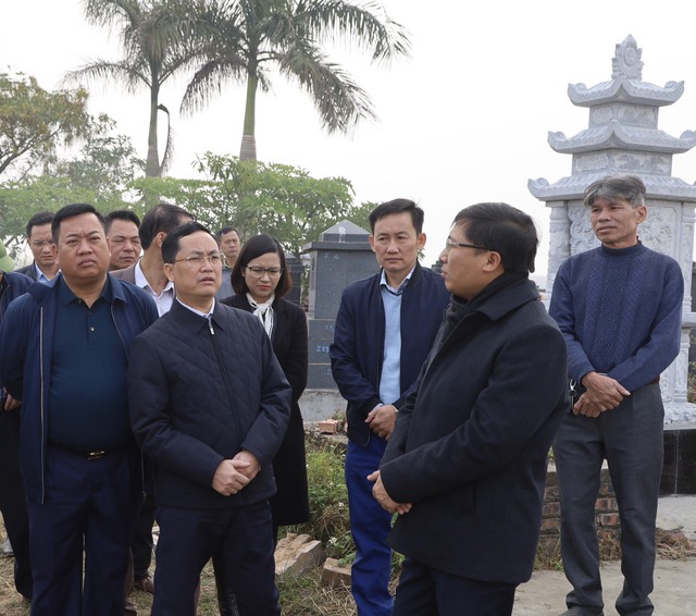 Đồng chí Bí thư Huyện ủy Nguyễn Thanh Liêm kiểm tra thực địa tuyến đường Vành đai 4 - Ảnh 3.