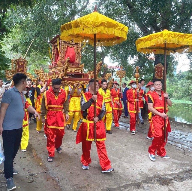 Đồng chí Chủ tịch UBND Huyện Hoàng Anh Tuấn dự Đêm văn nghệ Lễ hội truyền thống thôn Phù Trì, xã Kim Hoa
- Ảnh 3. Đồng chí Chủ tịch UBND Huyện Hoàng Anh Tuấn dự Đêm văn nghệ Lễ hội truyền thống thôn Phù Trì, xã Kim Hoa
- Ảnh 3.