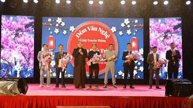 Đồng chí Chủ tịch UBND Huyện Hoàng Anh Tuấn dự Đêm văn nghệ Lễ hội truyền thống thôn Phù Trì, xã Kim Hoa
- Ảnh 5. Đồng chí Chủ tịch UBND Huyện Hoàng Anh Tuấn dự Đêm văn nghệ Lễ hội truyền thống thôn Phù Trì, xã Kim Hoa
- Ảnh 5.