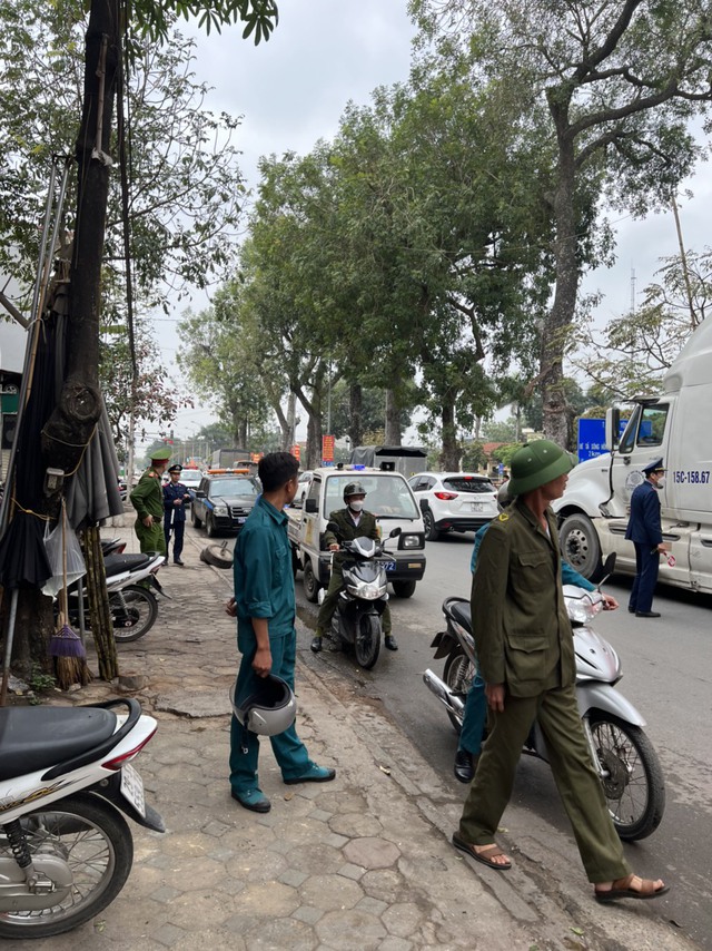 BCĐ 197 Xã Tiền Phong Tổ chức Lễ ra quân Tổng kiểm tra, xử lý, giải quyết vi phạm về trật tự,
an toàn giao thông, trật tự đô thị, trật tụ công cộng
trên địa bàn xã Tiền Phong năm 2023
- Ảnh 13. BCĐ 197 Xã Tiền Phong Tổ chức Lễ ra quân Tổng kiểm tra, xử lý, giải quyết vi phạm về trật tự,
an toàn giao thông, trật tự đô thị, trật tụ công cộng
trên địa bàn xã Tiền Phong năm 2023
- Ảnh 13.