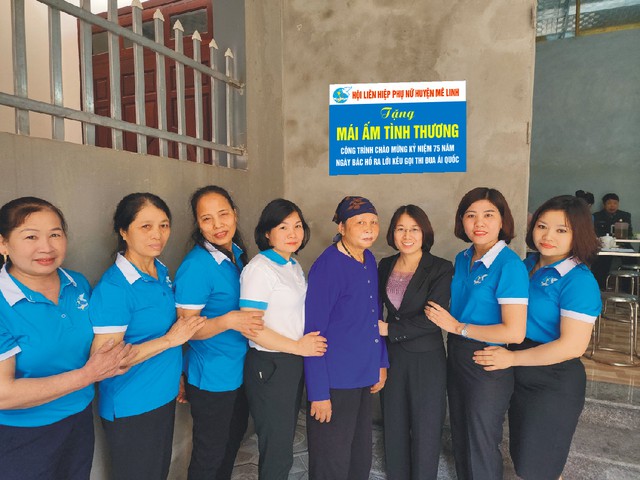 HỘI LHPN HUYỆN MÊ LINH BÀN GIAO NHÀ MÁI ẤM TÌNH THƯƠNG CHO HỘI VIÊN PHỤ NỮ NGHÈO. - Ảnh 2. HỘI LHPN HUYỆN MÊ LINH BÀN GIAO NHÀ MÁI ẤM TÌNH THƯƠNG CHO HỘI VIÊN PHỤ NỮ NGHÈO. - Ảnh 2.