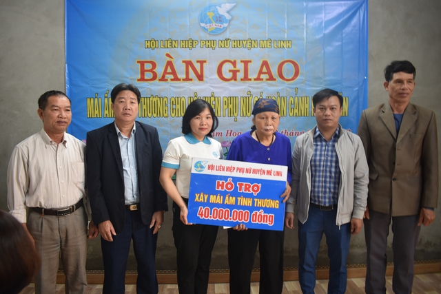 HỘI LHPN HUYỆN MÊ LINH BÀN GIAO NHÀ MÁI ẤM TÌNH THƯƠNG CHO HỘI VIÊN PHỤ NỮ NGHÈO. - Ảnh 1. HỘI LHPN HUYỆN MÊ LINH BÀN GIAO NHÀ MÁI ẤM TÌNH THƯƠNG CHO HỘI VIÊN PHỤ NỮ NGHÈO. - Ảnh 1.