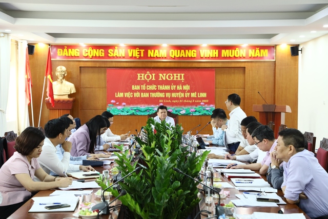 Ủy viên Ban Thường vụ, Trưởng Ban tổ chức Thành ủy Hà Nội Vũ Đức Bảo làm việc với Ban Thường vụ Huyện ủy Mê Linh - Ảnh 1.