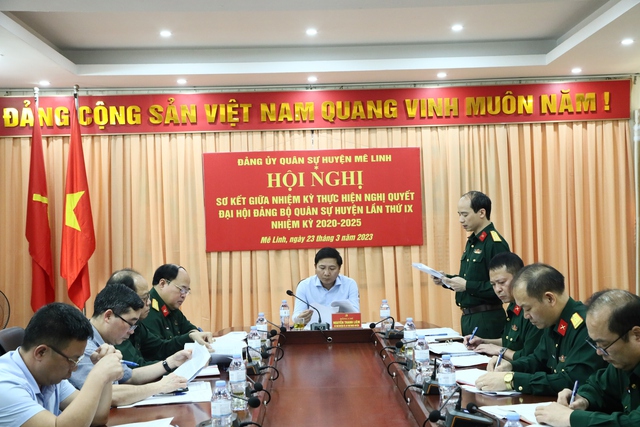 Đảng ủy Quân sự huyện Mê Linh sơ kết giữa nhiệm kỳ 2020 - 2025. - Ảnh 1.