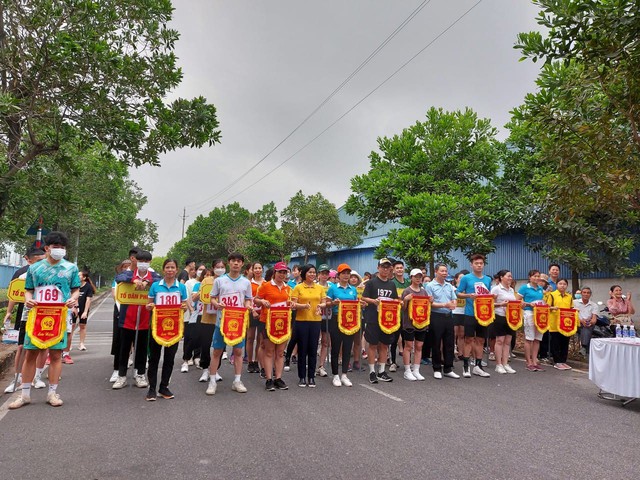 THỊ TRẤN QUANG MINH TỔ CHỨC LỄ PHÁT ĐỘNG NGÀY CHẠY OLYMPIC VÌ SỨC KHỎE TOÀN DÂN VÀ GIẢI CHẠY BÁO HÀ NỘI MỚI MỞ RỘNG LẦN THỨ 48 NĂM 2023 - Ảnh 2. THỊ TRẤN QUANG MINH TỔ CHỨC LỄ PHÁT ĐỘNG NGÀY CHẠY OLYMPIC VÌ SỨC KHỎE TOÀN DÂN VÀ GIẢI CHẠY BÁO HÀ NỘI MỚI MỞ RỘNG LẦN THỨ 48 NĂM 2023 - Ảnh 2.