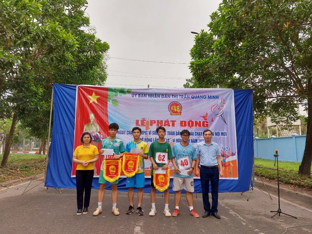 THỊ TRẤN QUANG MINH TỔ CHỨC LỄ PHÁT ĐỘNG NGÀY CHẠY OLYMPIC VÌ SỨC KHỎE TOÀN DÂN VÀ GIẢI CHẠY BÁO HÀ NỘI MỚI MỞ RỘNG LẦN THỨ 48 NĂM 2023 - Ảnh 6. THỊ TRẤN QUANG MINH TỔ CHỨC LỄ PHÁT ĐỘNG NGÀY CHẠY OLYMPIC VÌ SỨC KHỎE TOÀN DÂN VÀ GIẢI CHẠY BÁO HÀ NỘI MỚI MỞ RỘNG LẦN THỨ 48 NĂM 2023 - Ảnh 6.