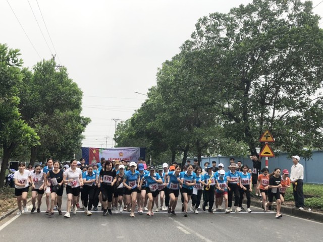 THỊ TRẤN QUANG MINH TỔ CHỨC LỄ PHÁT ĐỘNG NGÀY CHẠY OLYMPIC VÌ SỨC KHỎE TOÀN DÂN VÀ GIẢI CHẠY BÁO HÀ NỘI MỚI MỞ RỘNG LẦN THỨ 48 NĂM 2023 - Ảnh 8. THỊ TRẤN QUANG MINH TỔ CHỨC LỄ PHÁT ĐỘNG NGÀY CHẠY OLYMPIC VÌ SỨC KHỎE TOÀN DÂN VÀ GIẢI CHẠY BÁO HÀ NỘI MỚI MỞ RỘNG LẦN THỨ 48 NĂM 2023 - Ảnh 8.