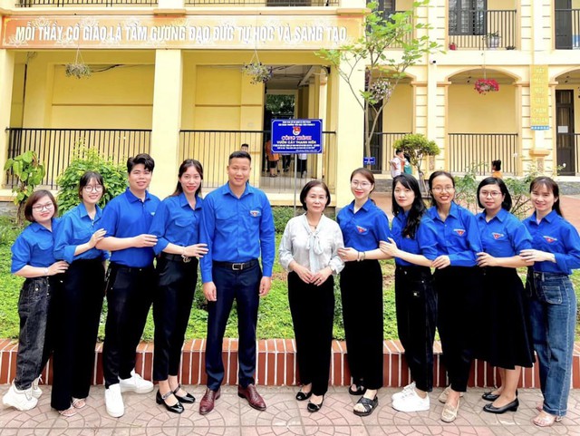 NHÌN LẠI THÁNG THANH NIÊN RỰC LỬA CỦA ĐOÀN XÃ TIỀN PHONG - Ảnh 9. NHÌN LẠI THÁNG THANH NIÊN RỰC LỬA CỦA ĐOÀN XÃ TIỀN PHONG - Ảnh 9.