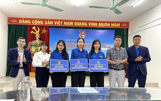 NHÌN LẠI THÁNG THANH NIÊN RỰC LỬA CỦA ĐOÀN XÃ TIỀN PHONG - Ảnh 6. NHÌN LẠI THÁNG THANH NIÊN RỰC LỬA CỦA ĐOÀN XÃ TIỀN PHONG - Ảnh 6.