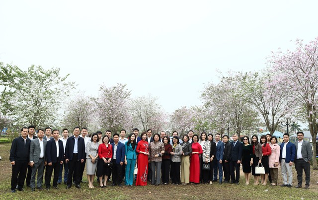 Hội nghị giao ban, ký kết thi đua cụm Văn phòng Huyện, Thị uỷ năm 2023 - Ảnh 10. Hội nghị giao ban, ký kết thi đua cụm Văn phòng Huyện, Thị uỷ năm 2023 - Ảnh 10.