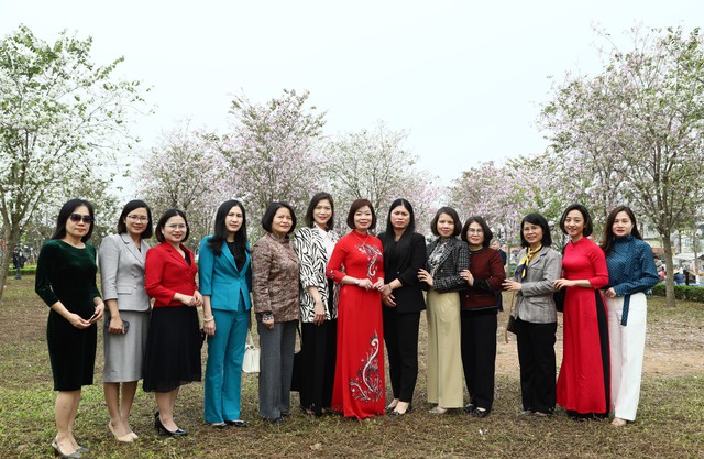 Hội nghị giao ban, ký kết thi đua cụm Văn phòng Huyện, Thị uỷ năm 2023 - Ảnh 11. Hội nghị giao ban, ký kết thi đua cụm Văn phòng Huyện, Thị uỷ năm 2023 - Ảnh 11.