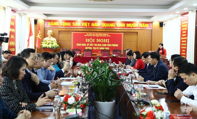 Hội nghị giao ban, ký kết thi đua cụm Văn phòng Huyện, Thị uỷ năm 2023 - Ảnh 1. Hội nghị giao ban, ký kết thi đua cụm Văn phòng Huyện, Thị uỷ năm 2023 - Ảnh 1.